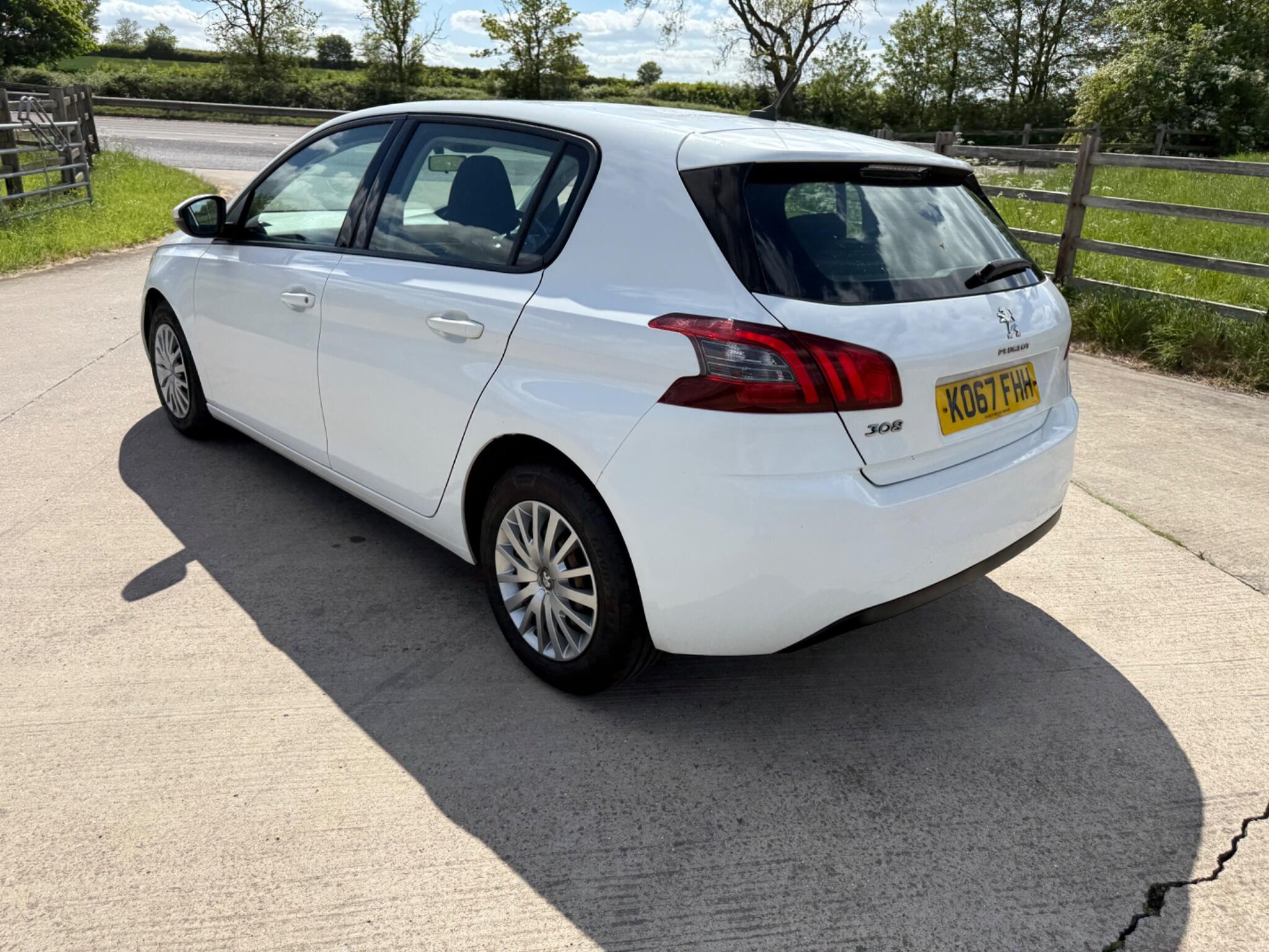Peugeot 308 1.2 PureTech Access Euro 6 (s/s) 5dr — photo 54 of 100